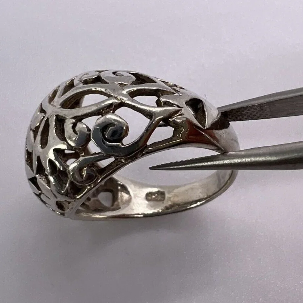 925 STERLING SILVER RING WITH POROUS FLOWER DESIGN SIZE 8